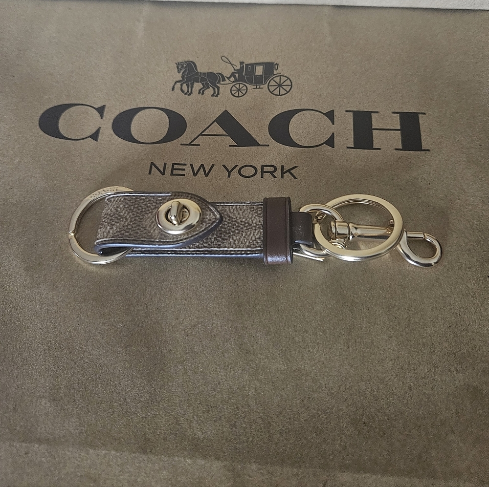 NWOT Coach Trigger Snap Bag Charm With Signature Brown  Print CY235